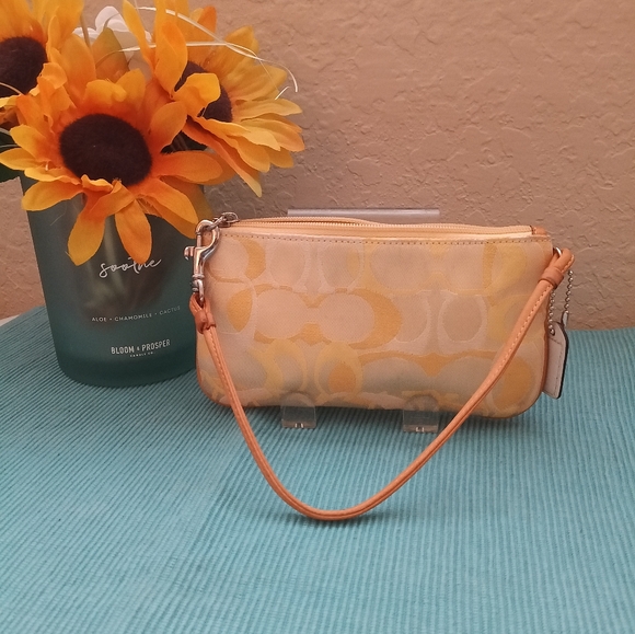SOLD Coach Optic Signature Sateen Wristlet Buttercup Yellow - Picture 7 of 7
